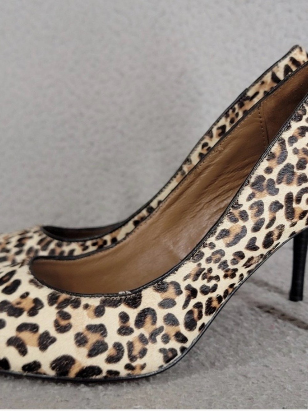Elie Tahari Leopard Print calf hair leather mid stiletto
